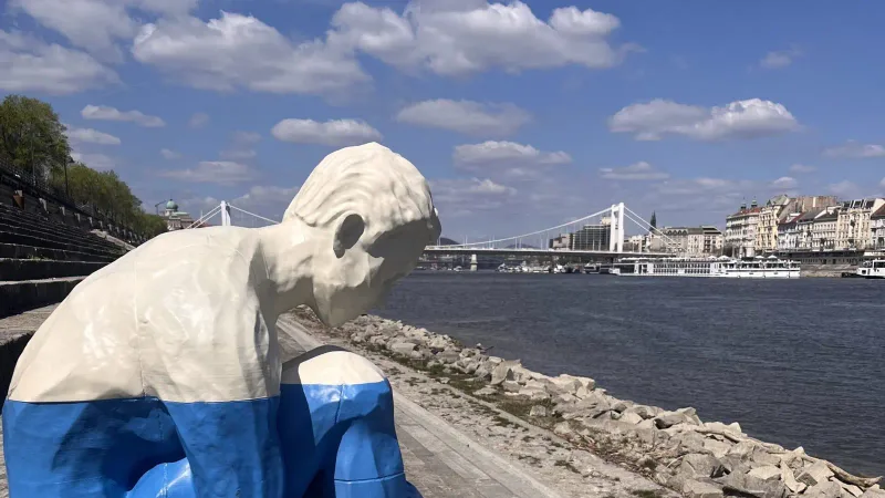 Az elfojtott könnyek szobra — nagyformátumú, kültéri additív gyártás