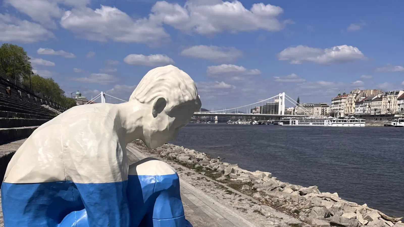 Az elfojtott könnyek szobra — nagyformátumú, kültéri additív gyártás