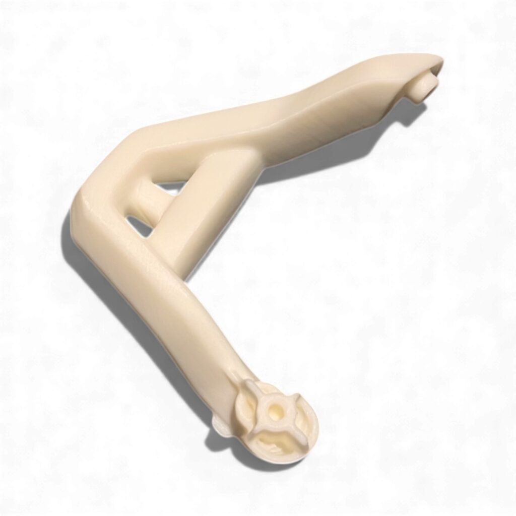 3D nyomtatott ködlámpa tartó fehér színben FDM technológiával